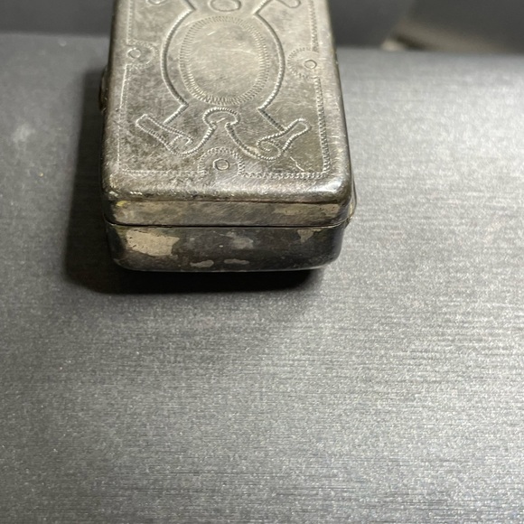 Antique Sterling Pill Box Scroll Center Early 1900’s. - Picture 4 of 11